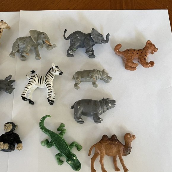 Safari Ltd Lot of 15 Wild Animals - Giraffe Zebra Hippo Chimp Ape Alligator - Picture 3 of 8